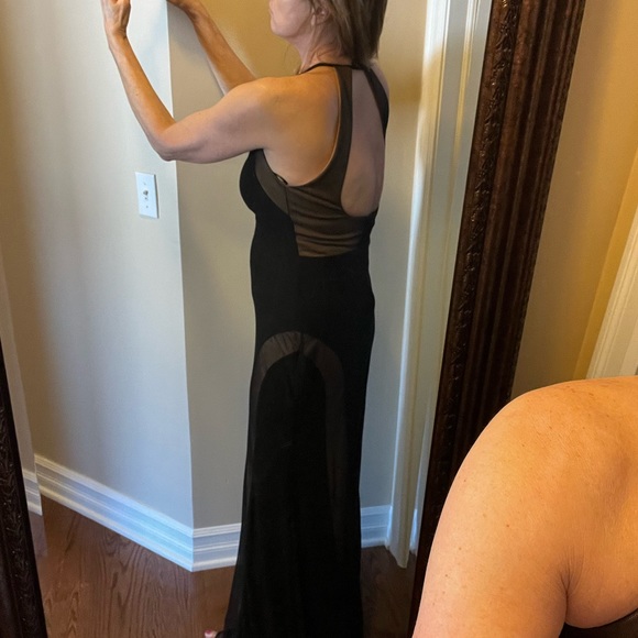 Woman’s gown - Picture 5 of 7